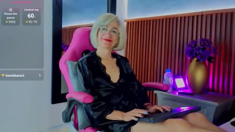 Snapshot of 1miss_monserrate chatting on June 2, 3:47 pm Miss Monserrate online show from June 2, 3:47 pm