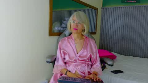 Miss Monserrate online show from June 25, 1:48 pm