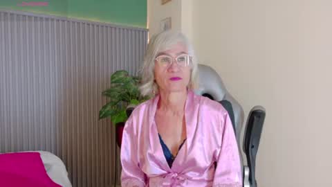 Miss Monserrate online show from August 1, 1:54 pm