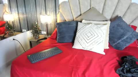 Snapshot of 1naughty_milf chatting on December 20, 7:10 pm Luisa online show from December 20, 7:10 pm