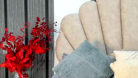 Snapshot of 1naughty_milf chatting on January 6, 11:25 am Luisa online show from January 6, 11:25 am