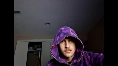 Snapshot of 22yrsold7inch chatting on December 22, 8:11 am 22yrsold7inch online show from December 22, 8:11 am