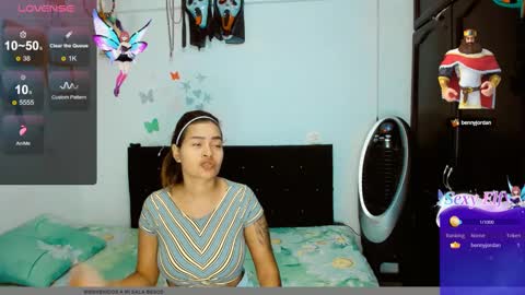 Snapshot of 2girls__dream chatting on December 19, 10:56 am samantha sharon online show from December 19, 10:56 am