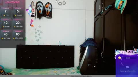 Snapshot of 2girls__dream chatting on December 31, 8:37 am samantha sharon online show from December 31, 8:37 am