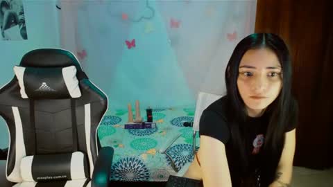 Snapshot of 2girls__dream chatting on July 13, 7:22 am samantha sharon online show from July 13, 7:22 am