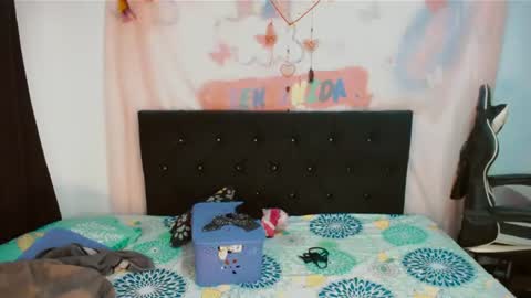 Snapshot of 2girls__dream chatting on July 29, 7:50 am samantha sharon online show from July 29, 7:50 am