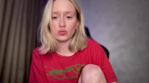 Snapshot of 2kepler22b chatting on January 16, 8:57 pm . online show from January 16, 8:57 pm