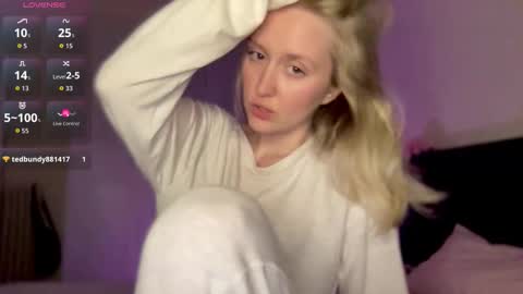 Snapshot of 2kepler22b chatting on October 29, 8:10 pm . online show from October 29, 8:10 pm