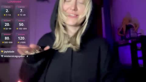 Snapshot of 2kepler22b chatting on November 10, 7:35 pm . online show from November 10, 7:35 pm