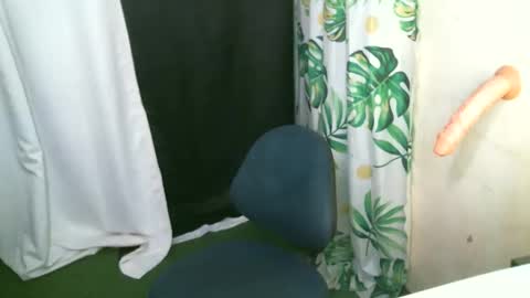 Snapshot of 2mella_reload chatting on September 21, 3:30 am MEL online show from September 21, 3:30 am