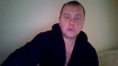 Snapshot of 2ndlipeater chatting on October 12, 7:07 am Girts online show from October 12, 7:07 am