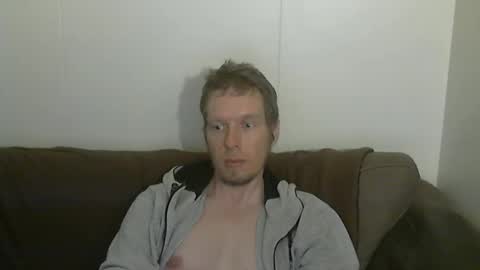 2small4you83 online show from May 5, 5:04 am