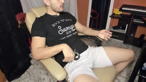 Snapshot of 37sins chatting on November 3, 10:32 pm Alex THE BIG SNAKE DUDE online show from November 3, 10:32 pm