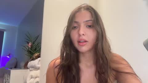 Snapshot of 3hole chatting on May 19, 8:15 pm Venus Raee online show from May 19, 8:15 pm