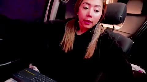 Snapshot of 3kam_amazonian chatting on October 15, 11:21 am independent model online show from October 15, 11:21 am