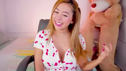 Snapshot of 3kam_amazonian chatting on February 22, 6:13 am independent model online show from February 22, 6:13 am