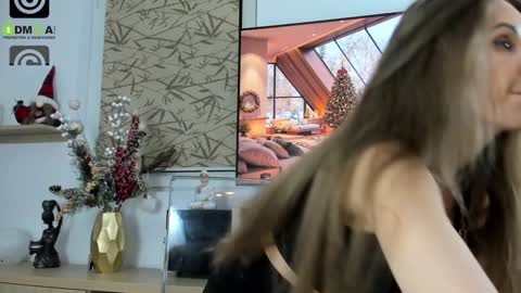 Ella online show from January 24, 8:00 pm