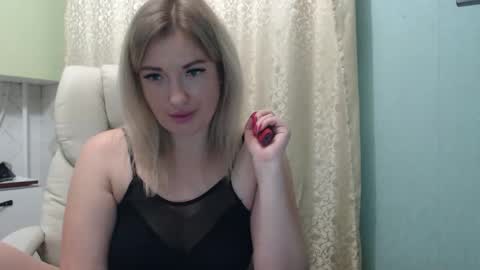 Snapshot of 3sweetcandy3 chatting on November 3, 11:48 pm 3sweetcandy3 online show from November 3, 11:48 pm