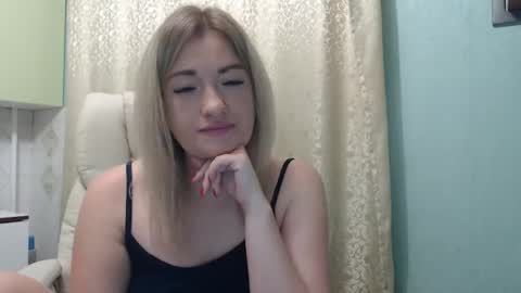 Snapshot of 3sweetcandy3 chatting on November 5, 11:49 pm 3sweetcandy3 online show from November 5, 11:49 pm