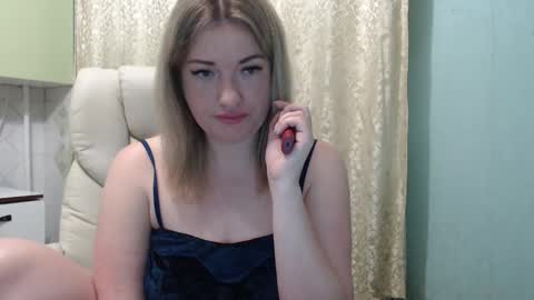 Snapshot of 3sweetcandy3 chatting on April 16, 10:45 pm 3sweetcandy3 online show from April 16, 10:45 pm