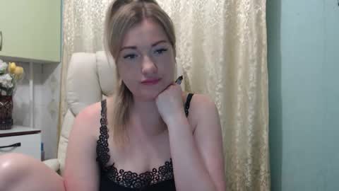 Snapshot of 3sweetcandy3 chatting on May 9, 10:48 pm 3sweetcandy3 online show from May 9, 10:48 pm