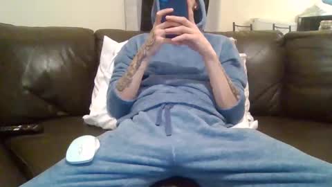 Snapshot of 420feetloverr420 chatting on March 22, 10:57 pm 420feetloverr420 online show from March 22, 10:57 pm