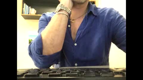 Snapshot of 555tony555 chatting on November 6, 1:39 am 555tony555 online show from November 6, 1:39 am