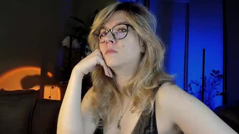 Snapshot of 5_in_one chatting on December 10, 6:11 am Sunshine online show from December 10, 6:11 am