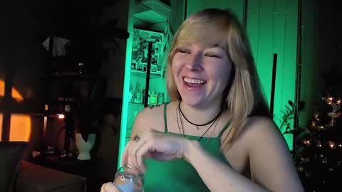 Snapshot of 5_in_one chatting on January 9, 5:02 am Sunshine online show from January 9, 5:02 am