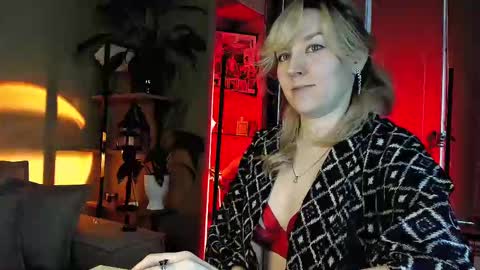 Snapshot of 5_in_one chatting on February 14, 6:23 am Sunshine online show from February 14, 6:23 am