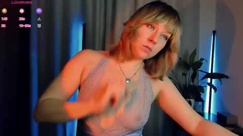 Snapshot of 5_in_one chatting on December 22, 5:37 am Sunshine online show from December 22, 5:37 am