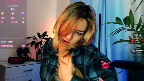 Snapshot of 5_in_one chatting on April 10, 7:13 am Sunshine online show from April 10, 7:13 am