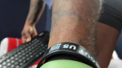 Snapshot of 5hbk chatting on December 8, 3:21 am Tettaz GetitJusy4ya online show from December 8, 3:21 am