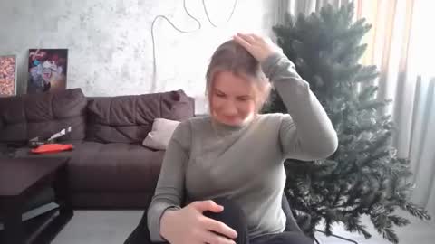 Snapshot of 69riley_reid69 chatting on December 3, 5:37 am 69Riley Reid69 online show from December 3, 5:37 am