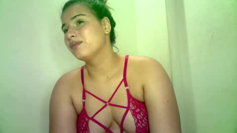 Snapshot of 69wildsex chatting on February 15, 5:19 am 69wildsex online show from February 15, 5:19 am