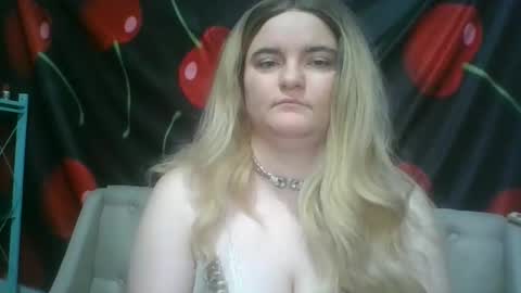 6redhotbunnie9 online show from November 18, 12:38 am