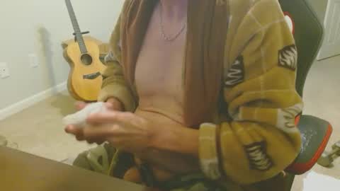 Snapshot of 6stringer62 chatting on February 21, 12:16 am 6stringer62 online show from February 21, 12:16 am