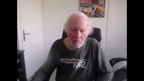 Snapshot of 73yves chatting on April 26, 7:50 am 73yves online show from April 26, 7:50 am