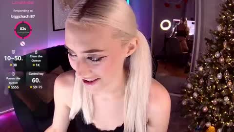 Snapshot of 7loren_wood7 chatting on December 22, 2:49 pm Loren Wood online show from December 22, 2:49 pm