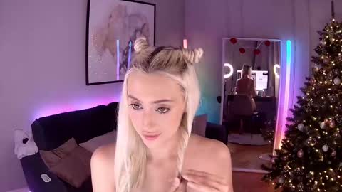 Snapshot of 7loren_wood7 chatting on January 15, 7:34 pm Loren Wood online show from January 15, 7:34 pm