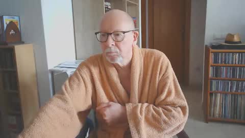 Snapshot of 7thsojourn chatting on November 1, 8:05 am Papi online show from November 1, 8:05 am