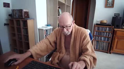  Papi  online show from April 30, 8:09 am