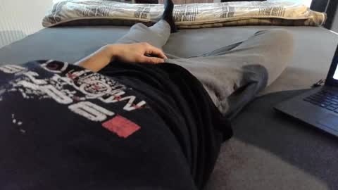 Snapshot of 87johnny chatting on December 25, 8:07 am 87johnny online show from December 25, 8:07 am