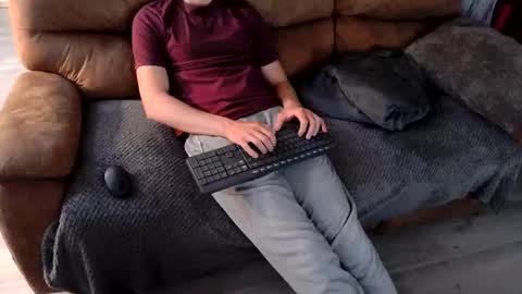 Snapshot of 87johnny chatting on March 24, 9:20 pm 87johnny online show from March 24, 9:20 pm