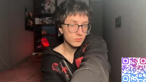 Snapshot of 8_goat chatting on December 17, 5:41 pm Phillip online show from December 17, 5:41 pm