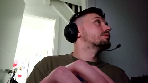 Snapshot of 8inchdude93 chatting on October 6, 10:34 am 8inchdude93 online show from October 6, 10:34 am