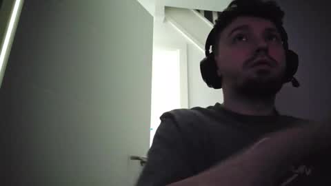 8inchdude93 online show from May 26, 7:37 am