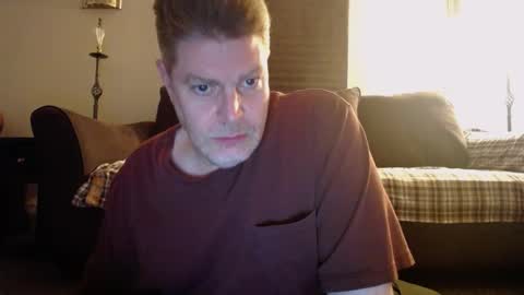 Snapshot of 989guy chatting on February 27, 9:47 pm 989guy online show from February 27, 9:47 pm