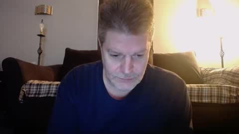 Snapshot of 989guy chatting on December 14, 4:12 pm 989guy online show from December 14, 4:12 pm