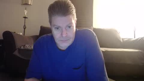 Snapshot of 989guy chatting on March 1, 9:28 pm 989guy online show from March 1, 9:28 pm